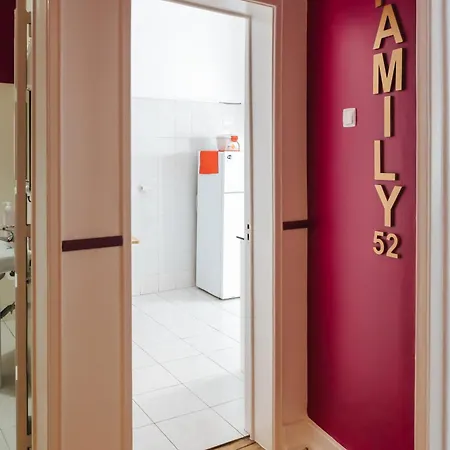 Aquilla Family 307 * Lisbon