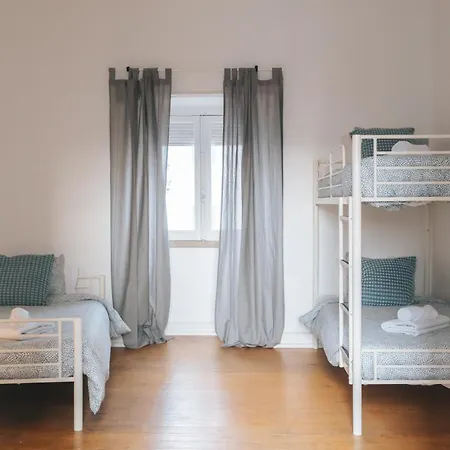 Aquilla Family 307 Homestay Lisbon